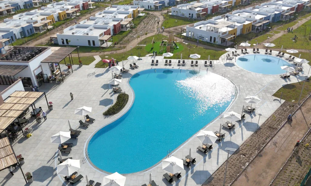 Piscina y áreas verdes de Country San Antonio